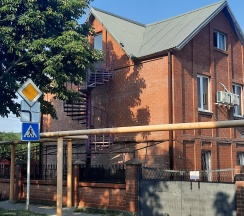 Четырехместный номер с 1 двуспальной или 2 односпальными кроватями с видом на горы в Благодать
