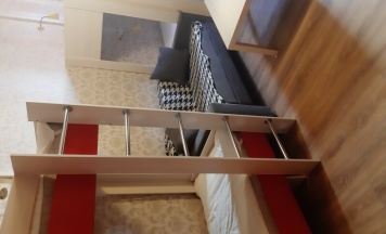 место в восьмиместном женском номере в Dom