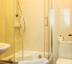 Улучшенный номер с кроватью "king-size" в Adagio
