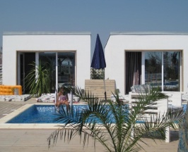 Бунгало Deluxe в Oneiro Resort