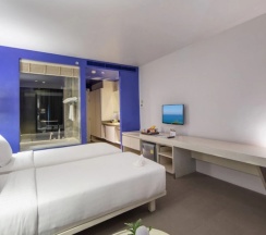 Двухместный номер Superior с балконом и с видом на море двуспальная кровать в Отель The Yama Resort & Spa Kata Beach Phuket