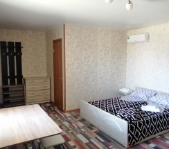 Трехместный номер с двуспальной и односпальной кроватью в Заветы Ильича