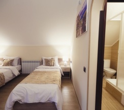 Полулюкс с балконом в Melissa