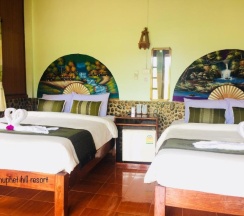 Бунгало Standard с красивым видом из окна в Phuphet Hill Resort