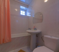 Трёхместный номер Standard с балконом и с красивым видом из окна в Golden Lady