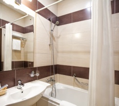 Номер из двух смежных комнат в Bishotel