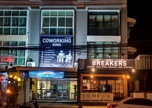 Номер Deluxe с балконом в Breakers Hotel Rawai