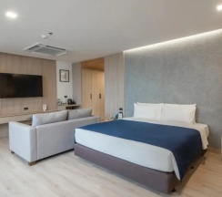 Двухместный номер Premier двуспальная кровать в Sunbeam Hotel Pattaya