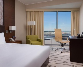 Двухместный номер Business с красивым видом из окна двуспальная кровать в DoubleTree by Hilton Moscow-Vnukovo Airport