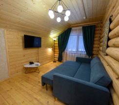 Номер в избе с 3 комнатами с балконом и с красивым видом из окна в Вкс