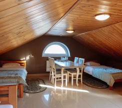 Шестиместный семейный номер Standard Мансарда с 2 комнатами в Константа