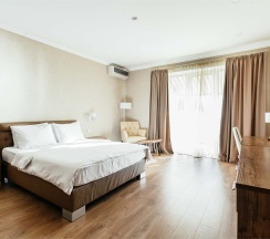 Апартаменты двухкомнатные с балконом морская сторона. Корпус 2 в Amza Парк