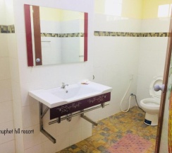 Двухместный номер Standard с красивым видом из окна двуспальная кровать в Phuphet Hill Resort