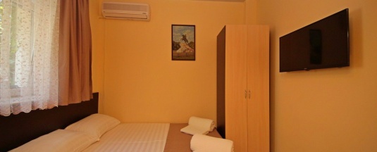 Шестиместный номер Economy в Старый дворик