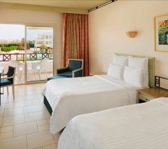 Двухместный номер Standard с видом на бассейн 2 отдельные кровати в Naama Bay Promenade Beach Resort by Accor