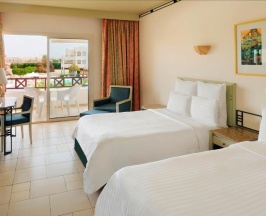 Двухместный номер Standard с видом на бассейн 2 отдельные кровати в Naama Bay Promenade Beach Resort by Accor