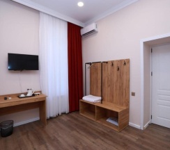 Двухместный номер Deluxe с балконом двуспальная кровать в Malakan Hotel