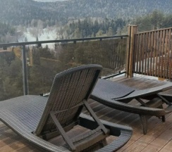 Апартаменты с 2 комнатами с балконом и с красивым видом из окна в Monto