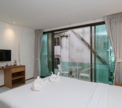 Двухместный номер Deluxe с частичным видом на море двуспальная кровать в Destination Patong