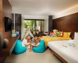 Номер Семейный с балконом и с видом на сад в Отель Novotel Phuket Kata Avista Resort And Spa