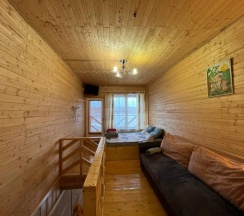 Шестиместные апартаменты с балконом и с красивым видом из окна в Villa Natella