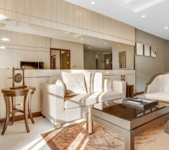 Люкс Grand с балконом в Grand Asoke Suites Boutique Residence