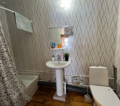 Семейный коттедж с балконом и с красивым видом из окна в Villa Natella