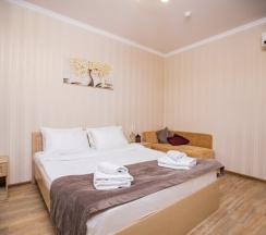 Комфорт двухкомнатный с гардеробной и балконом до 5 гостей в Джульетта