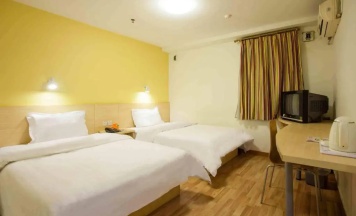 Двухместный номер Standard (2 отдельные кровати) в 7 Days Inn Shanghai Changshou Road Subway Station PCD Store Branch