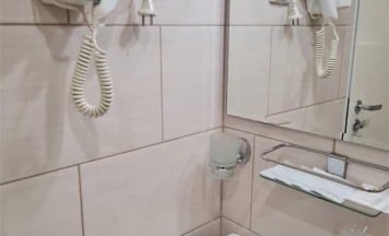 Стандартный номер с двухспальной кроватью-мансарда в Карат