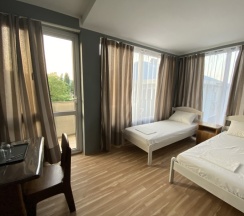 Трехместный номер с 3 односпальными кроватями в Ярд