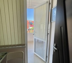 Трёхместные апартаменты с балконом в Summer House