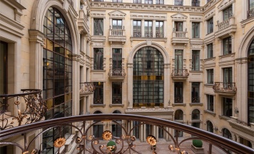 Делюкс с балконом в The St. Regis Moscow Nikolskaya