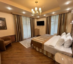 Двухместный номер Deluxe с видом на внутренний двор двуспальная кровать в City Stay Apart Hotel Almaty