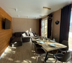 Дом с бассейном в Такой дом