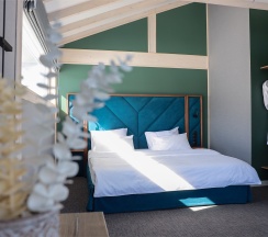 Вилла с бассейном и видом на горы в Алтай Пэлас