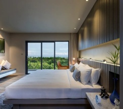 Двухместный номер Ocean Premier двуспальная кровать в Hotel Ikon Phuket