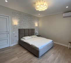 Улучшенные апартаменты с гостиной и спальней в Sibgat Apartments