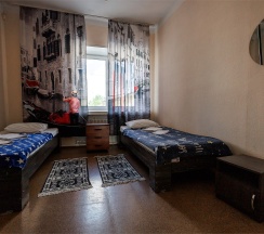 Общий номер на 2 гостей. раздельные кровати в Dom hostel