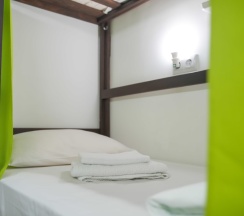 Женский шестиместный номер (Нижнее) в Sunny Sochi Hostel