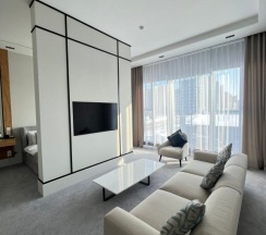 Двухместный люкс с видом на город двуспальная кровать в Neos Hotel