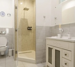 Двухместный люкс Provence №30 с 2 комнатами с балконом и с видом на парк двуспальная кровать в Лель