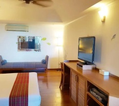 Люкс Cliff Beach с 2 комнатами в Birds and Bees Resort