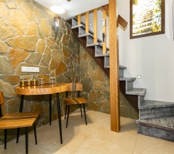 Двухуровневый номер в стиле греческой Спарты без окна в Греческий Олимп