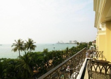 Двухместный номер Deluxe beachfront двуспальная кровать в LK The Empress Pattaya