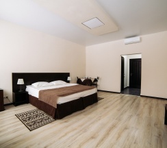 Большой в West hotel