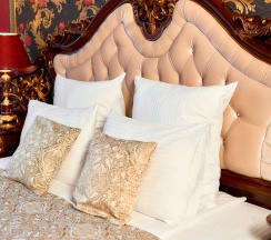 Номер люкс королевский в Пантера