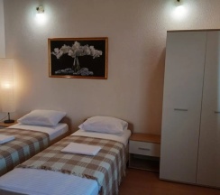 Трёхместный номер Standard с балконом и с красивым видом из окна в Александра