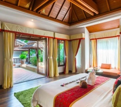 Двухместный люкс Royal с видом на сад двуспальная кровать в Muang Samui Spa Resort