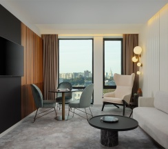Номер Deluxe Suite, с видом на город - с двуспальной кроватью в Mövenpick Москва Таганская